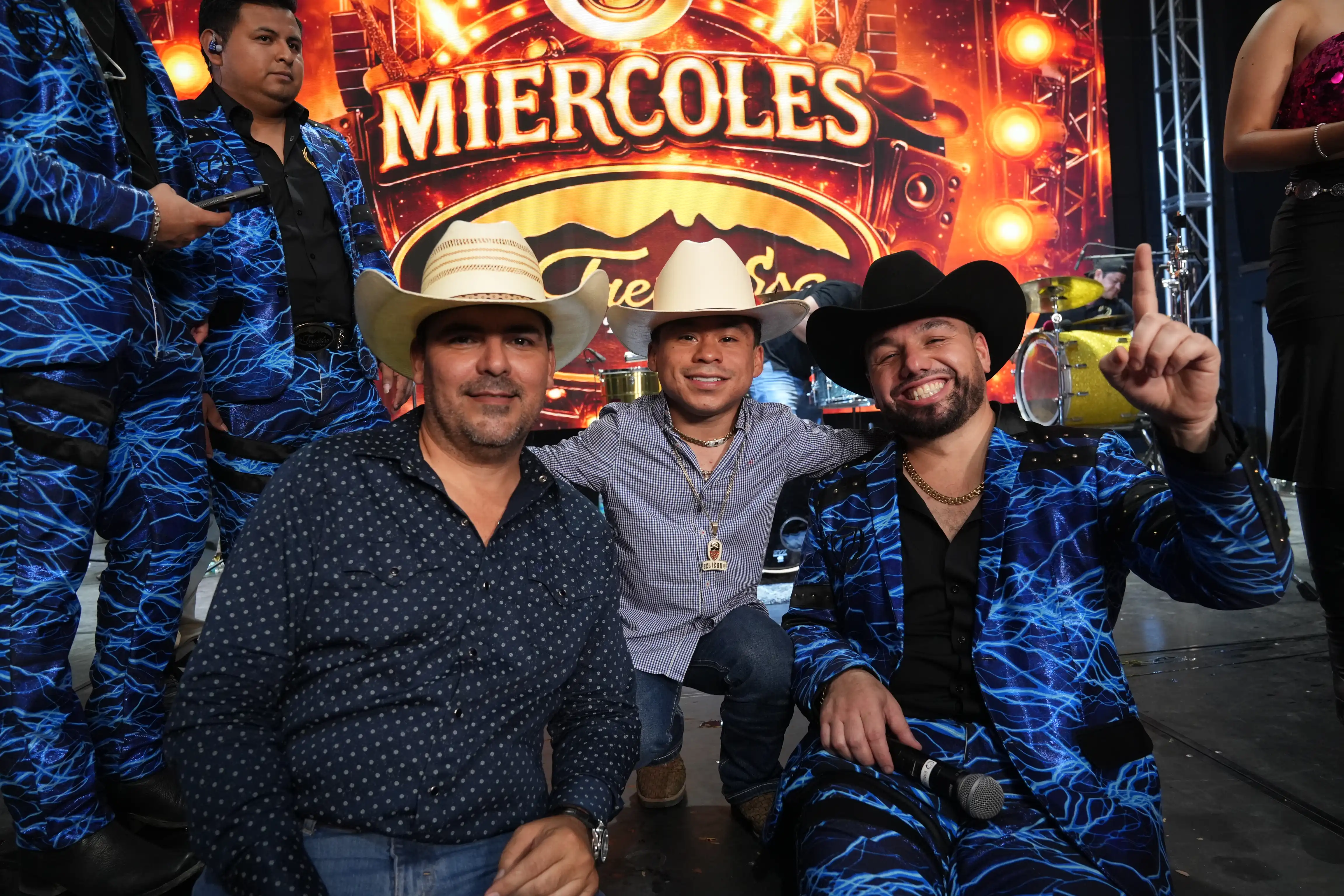 Larry Hernández, Joss Favela y El Abelito arman una noche inolvidable con La Treviñosa